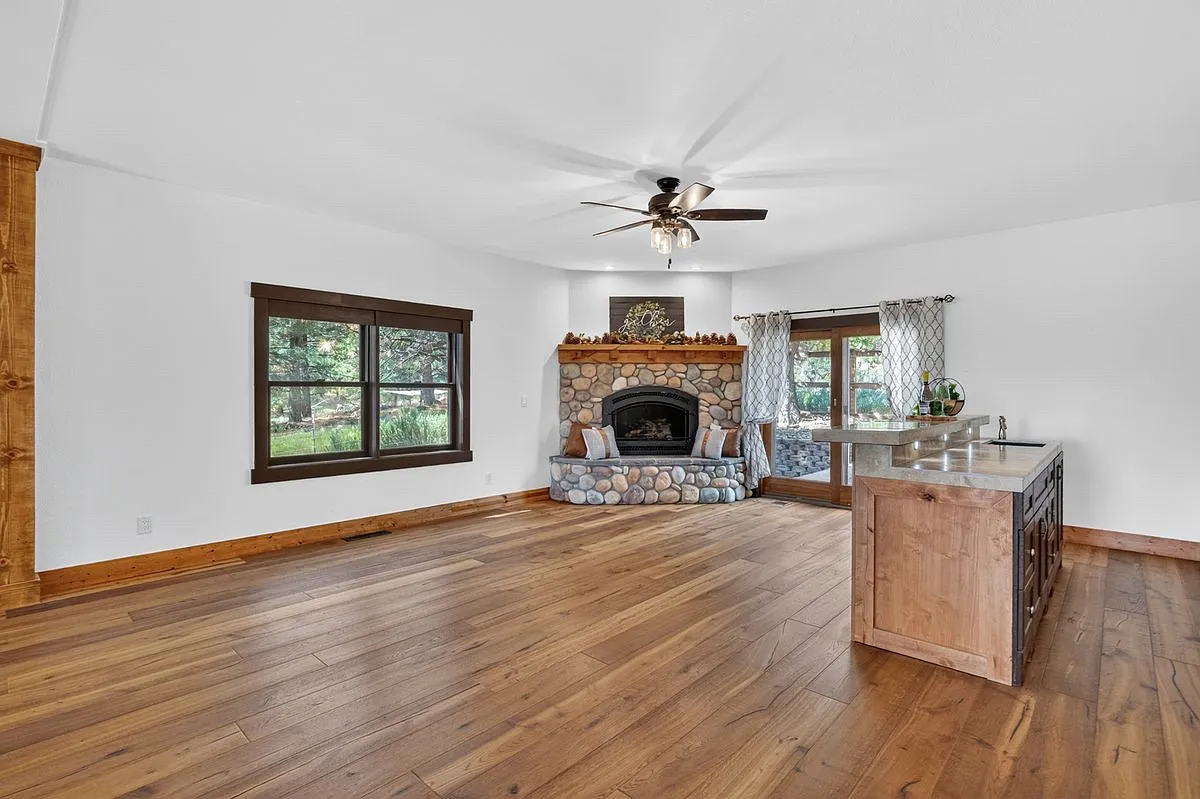 16925 Mount Rose Highway — Photo 4