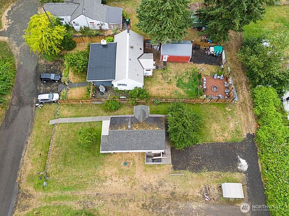 4th image of 416 Skylark Drive W