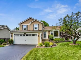 1034 Shady Tree Ln, Wheeling, IL 60090