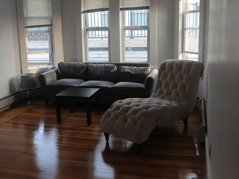 Knowlton St — Photo 1