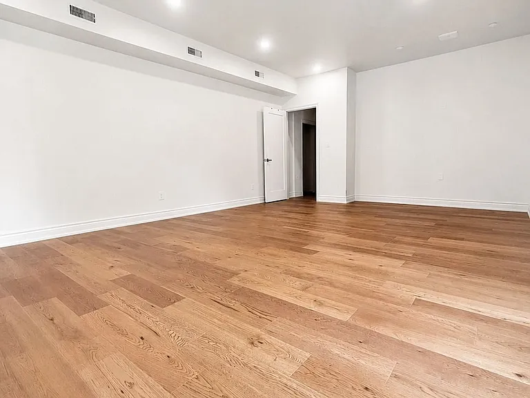 1285 Rebecca St — Photo 8
