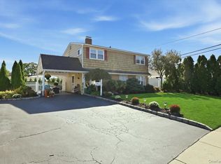 5 Thistle Lane, Wantagh, NY 11793
