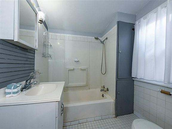4th image of 637 Franklin Ave #639
