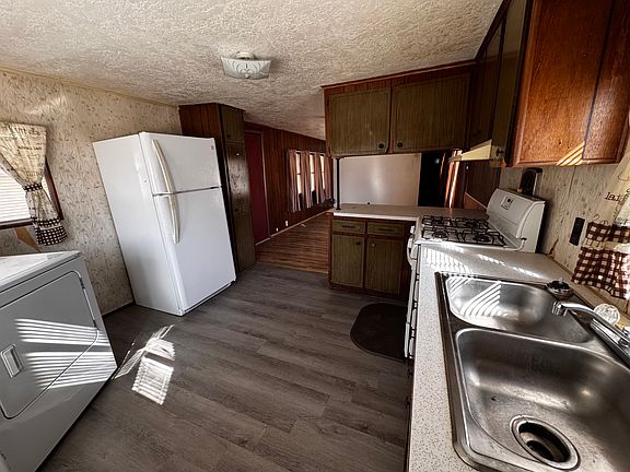 3rd image of 104 N Oak St #2