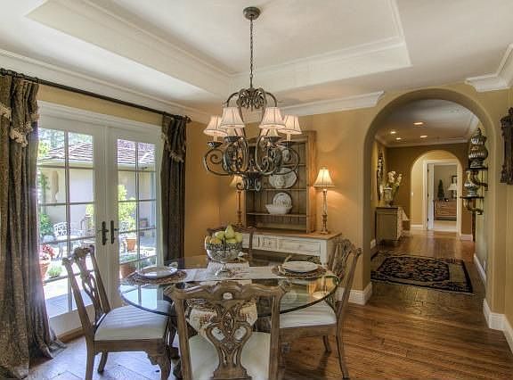 5th image of 288 Marchmont Dr