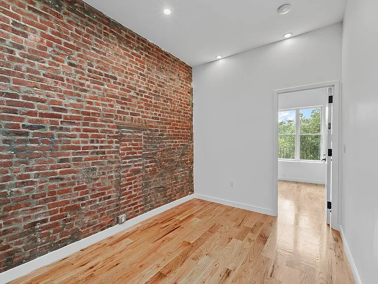 284 Suydam St #3R — Photo 8
