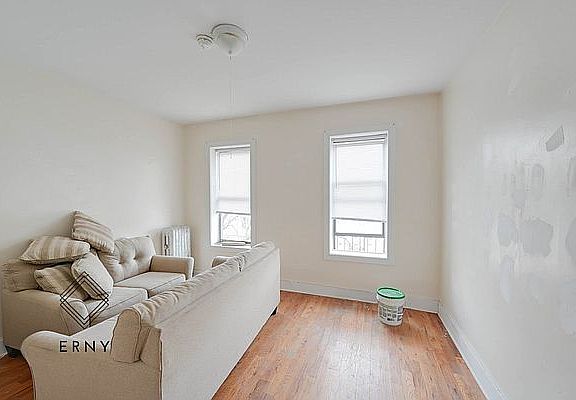 2nd image of 401 E 21st St APT B3