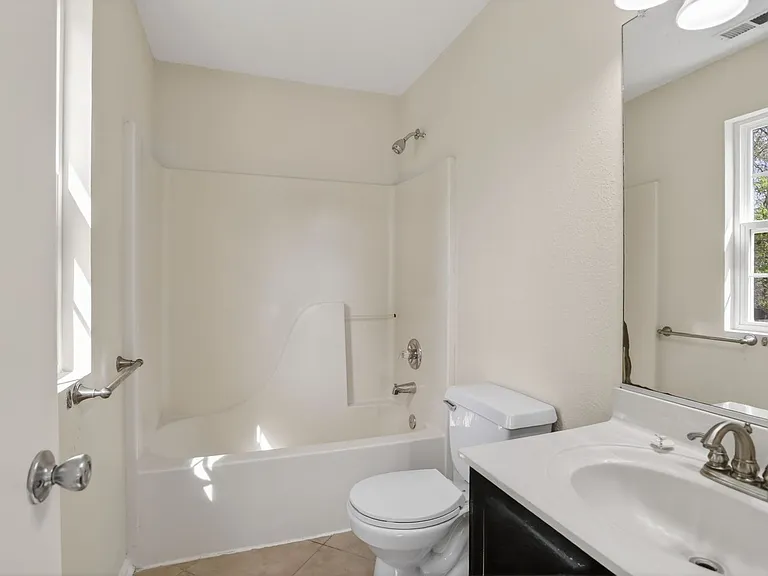 713 Emerald Ct — Photo 12