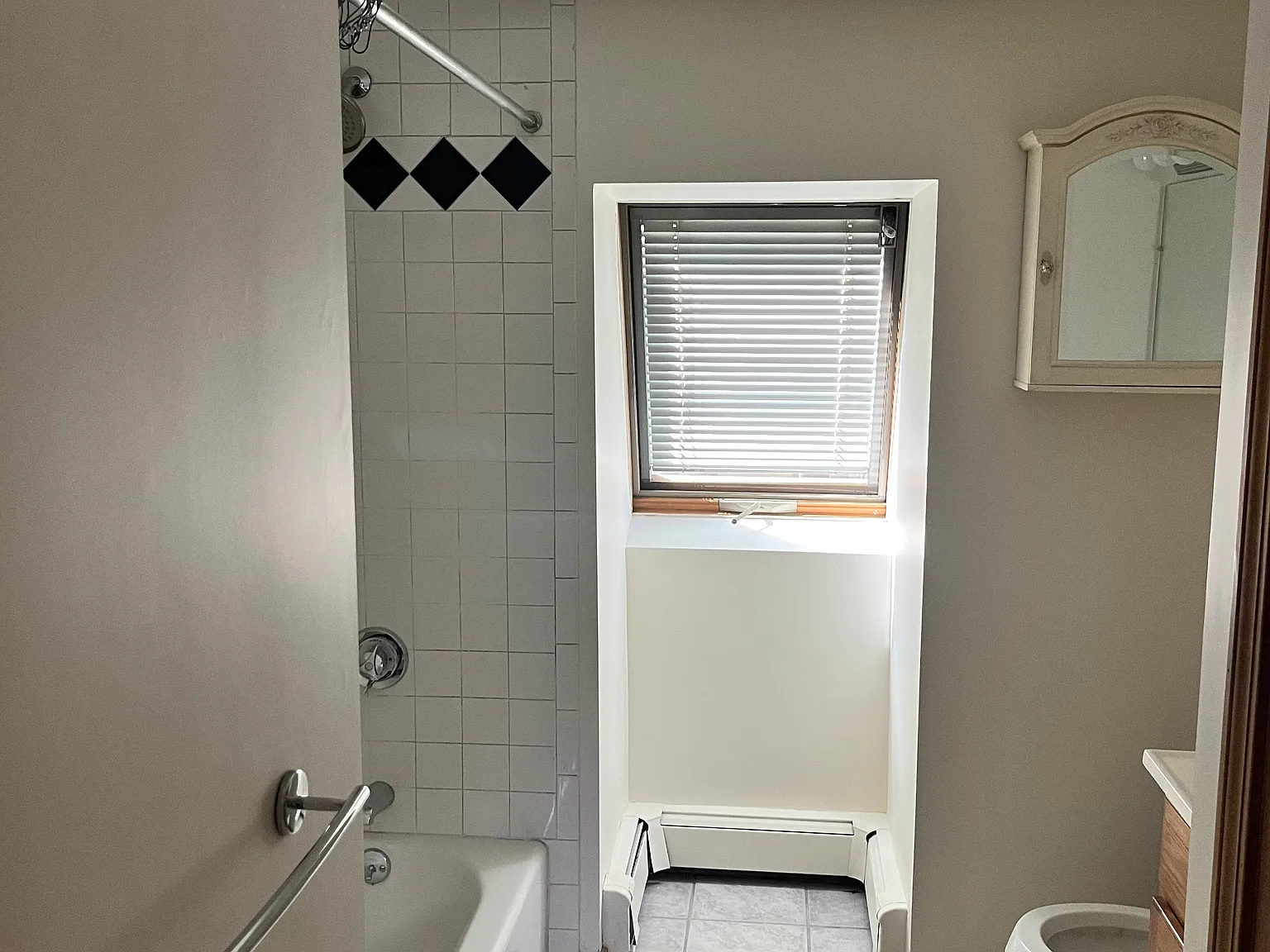 1 bed, 850 sqft, $2,000 — Photo 3