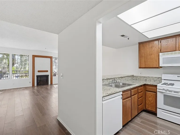 2559 Plaza Del Amo #104 — Photo 8