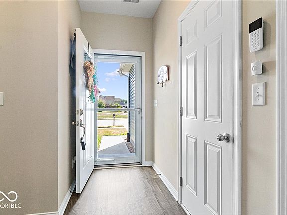 3rd image of 1424 N Niehaus Trl