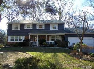 24 Arista Dr, Dix Hills, NY 11746