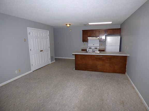 2nd image of 121 Country Ln APT A