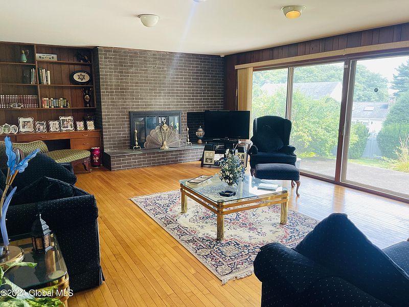 5th image of 45 Wincrest Drive