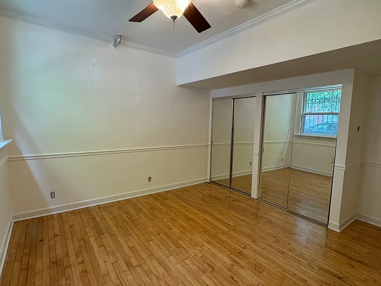 547 W Surf St #B — Photo 10