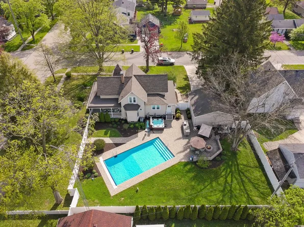 406 Haskins STREET, Lake Geneva, WI 53147