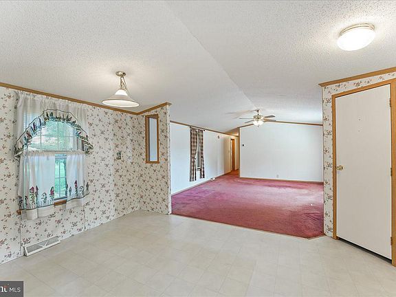 5th image of 7 Leanne Ln
