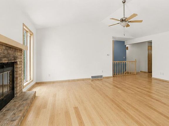 3rd image of 6237 Arroyo Vista Dr NE