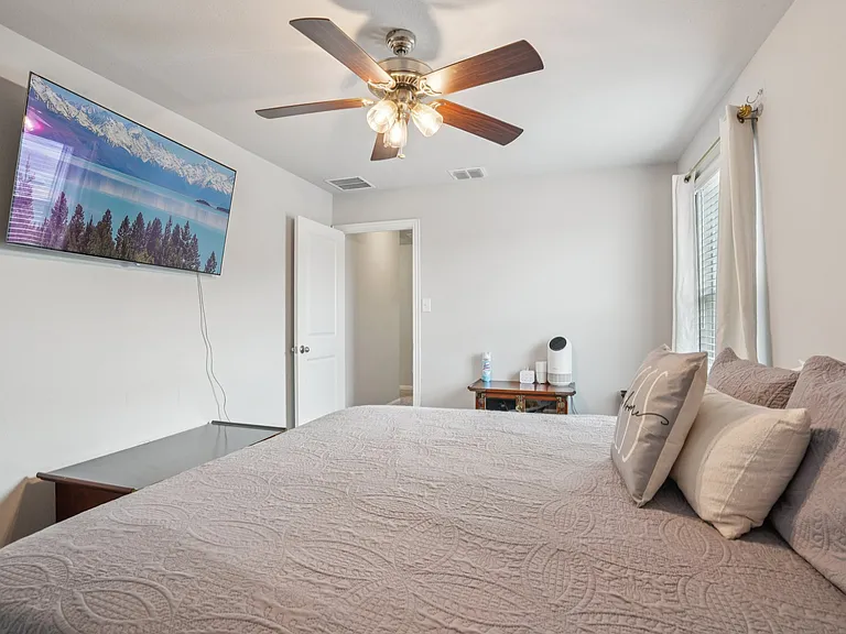 8915 Portobello Way — Photo 13