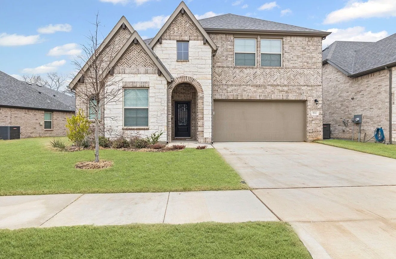 4 bed, 3423 sqft, $4,000 — Photo 1