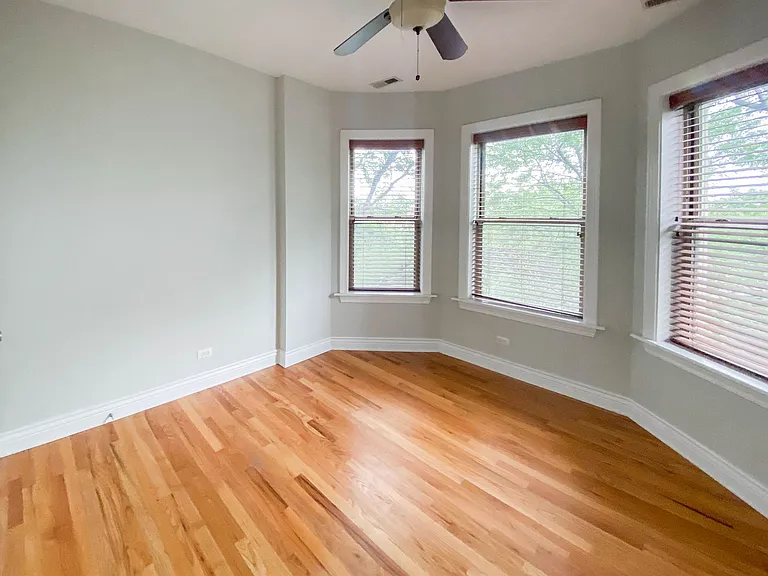 1210 W Waveland Ave — Photo 5
