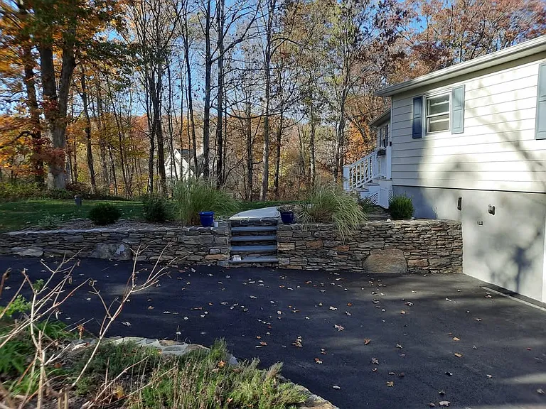 16 Hickory Ln — Photo 5