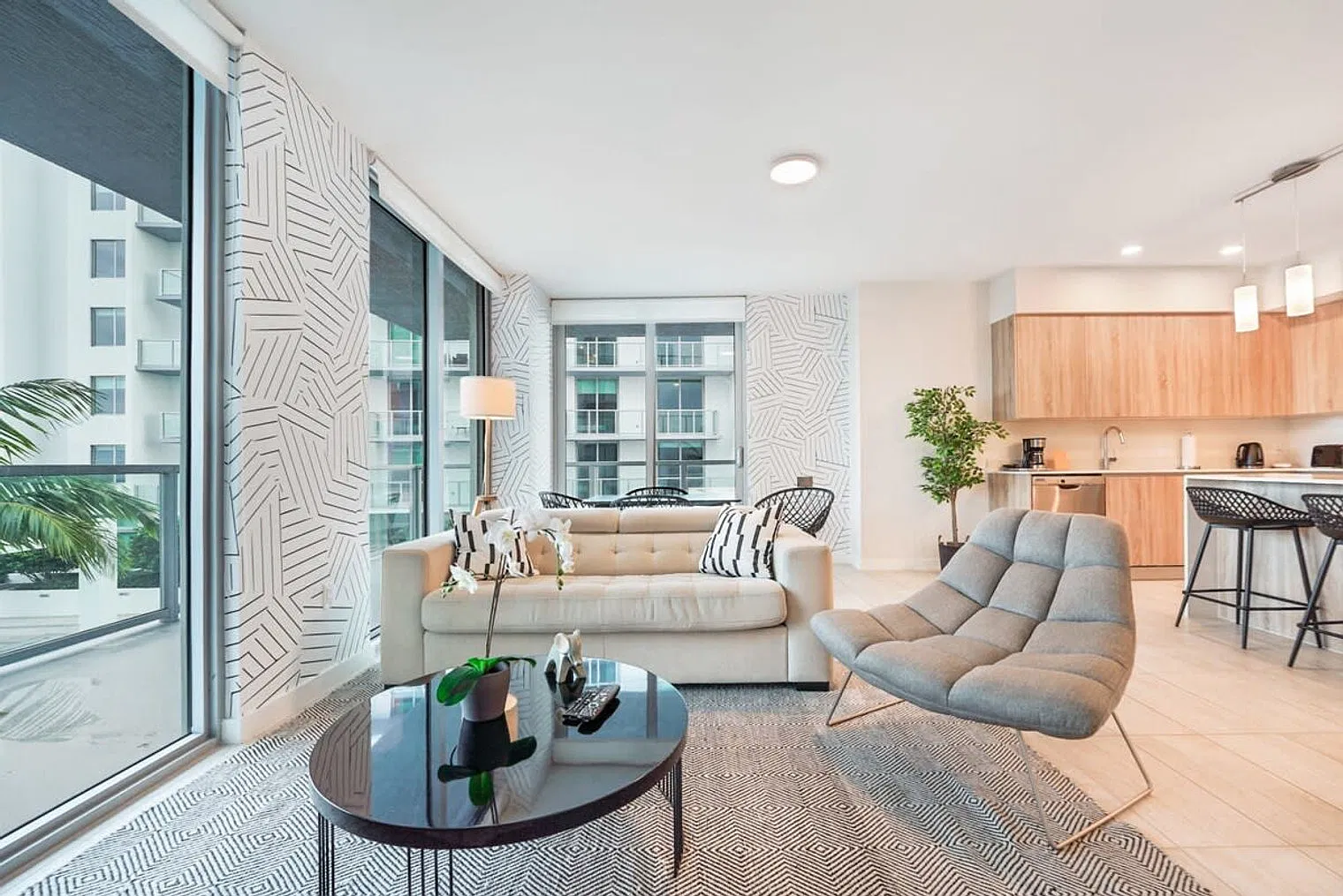 1 bed, 1.0 bath, 850 sqft, $8,597 — Photo 2