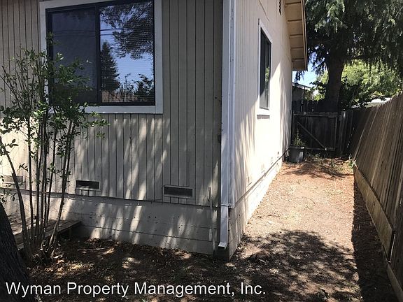 3rd image of 1629 E St #B