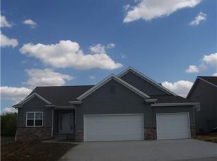 3015 Hillsboro Ct SW, Cedar Rapids, IA 52404