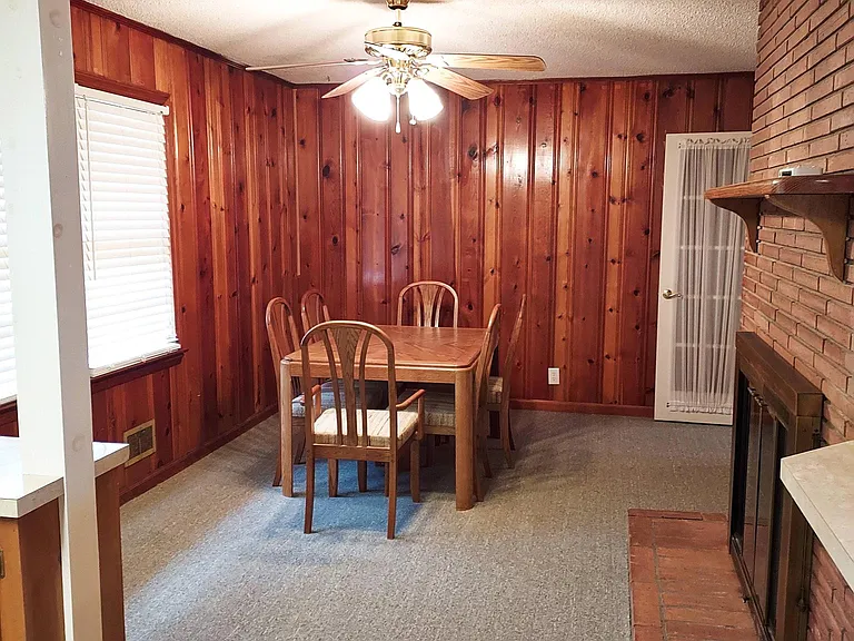 1316 Roberts St — Photo 20