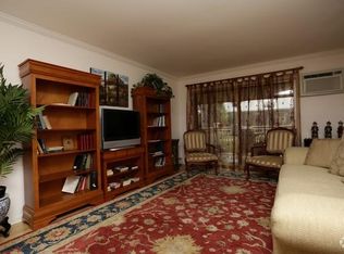 2652 Forest Dr APT 208, Woodridge, IL 60517