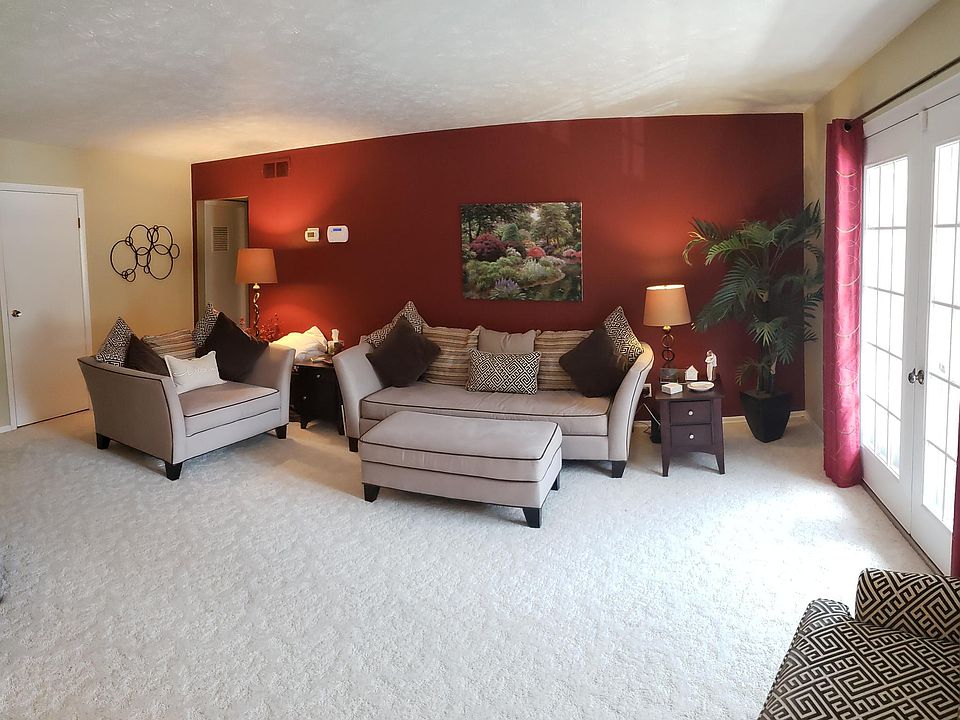 1st image of 28 Wood Creek Dr
