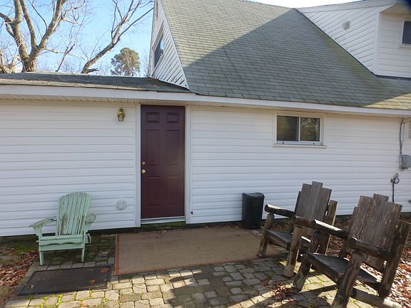 3rd image of 2308 Carr Ln