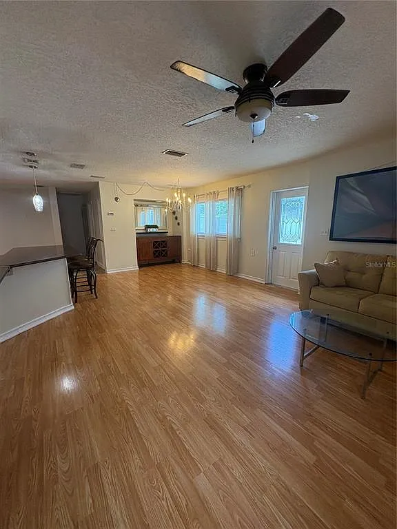 2 bed, 1.5 bath, 1363 sqft, $2,300 — Photo 4