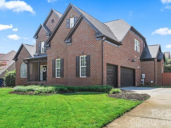 2nd image of 2519 Fallbrook Pl NW