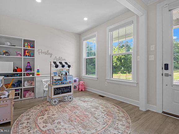 5th image of 104 Cornell Rd