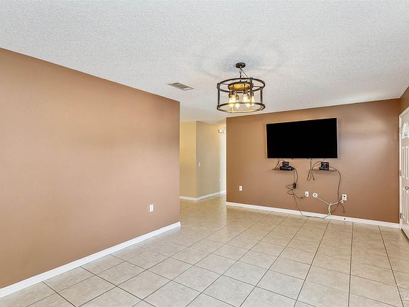 5th image of 715 N 70th Ave