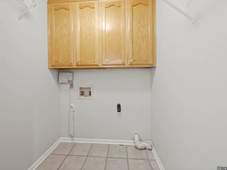 18596 White Oak Dr — Photo 11