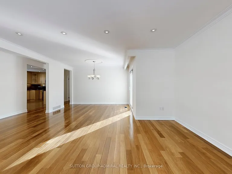129 Crestwood Rd #UPPER — Photo 6
