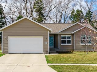 1714 Whispering Pines Ct SW, Cedar Rapids, IA 52404