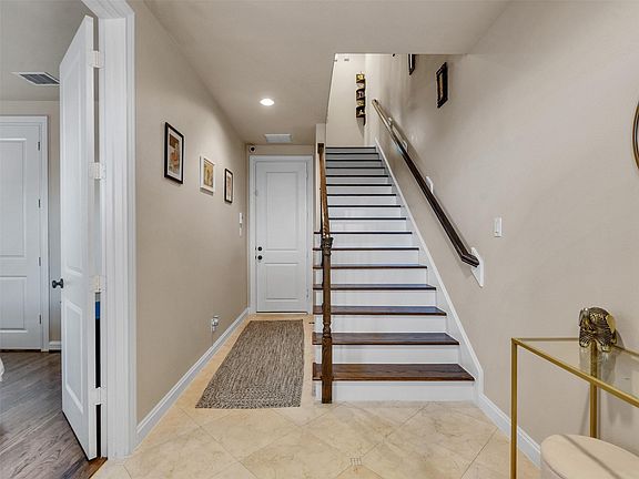 4th image of 1877 Dart St
