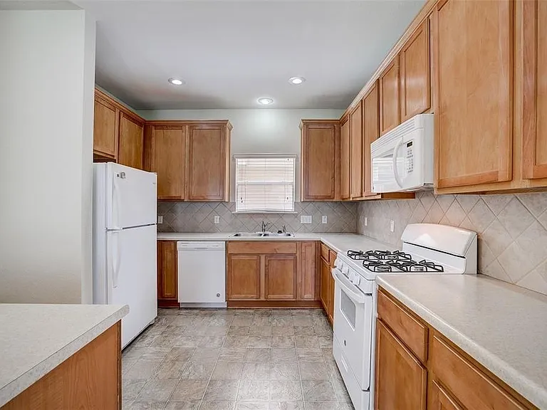 1115 Rawhide Trl — Photo 63