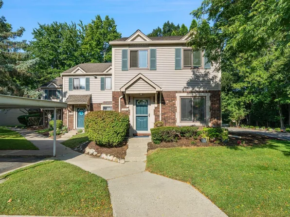 1570 Streamwood Ct, Rochester Hills, MI 48309