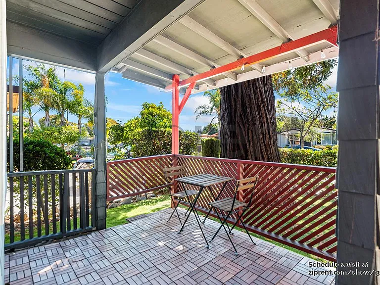 1038 Colton Ave — Photo 4