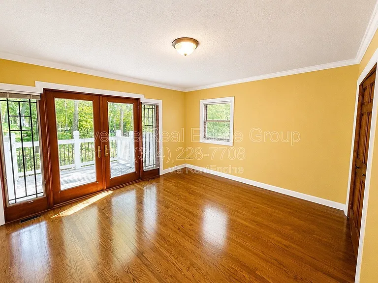 1 Wynstay Ave — Photo 3