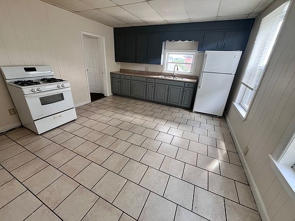 3rd image of 271 Elm St Floor 2