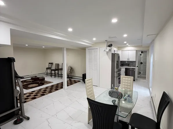 (undisclosed Address), West Babylon, NY 11704