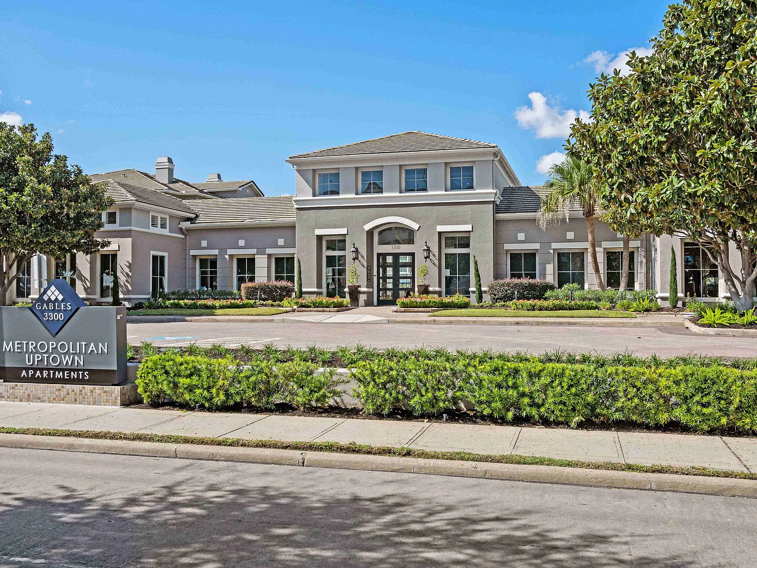 Gables Metropolitan Uptown — Photo 2