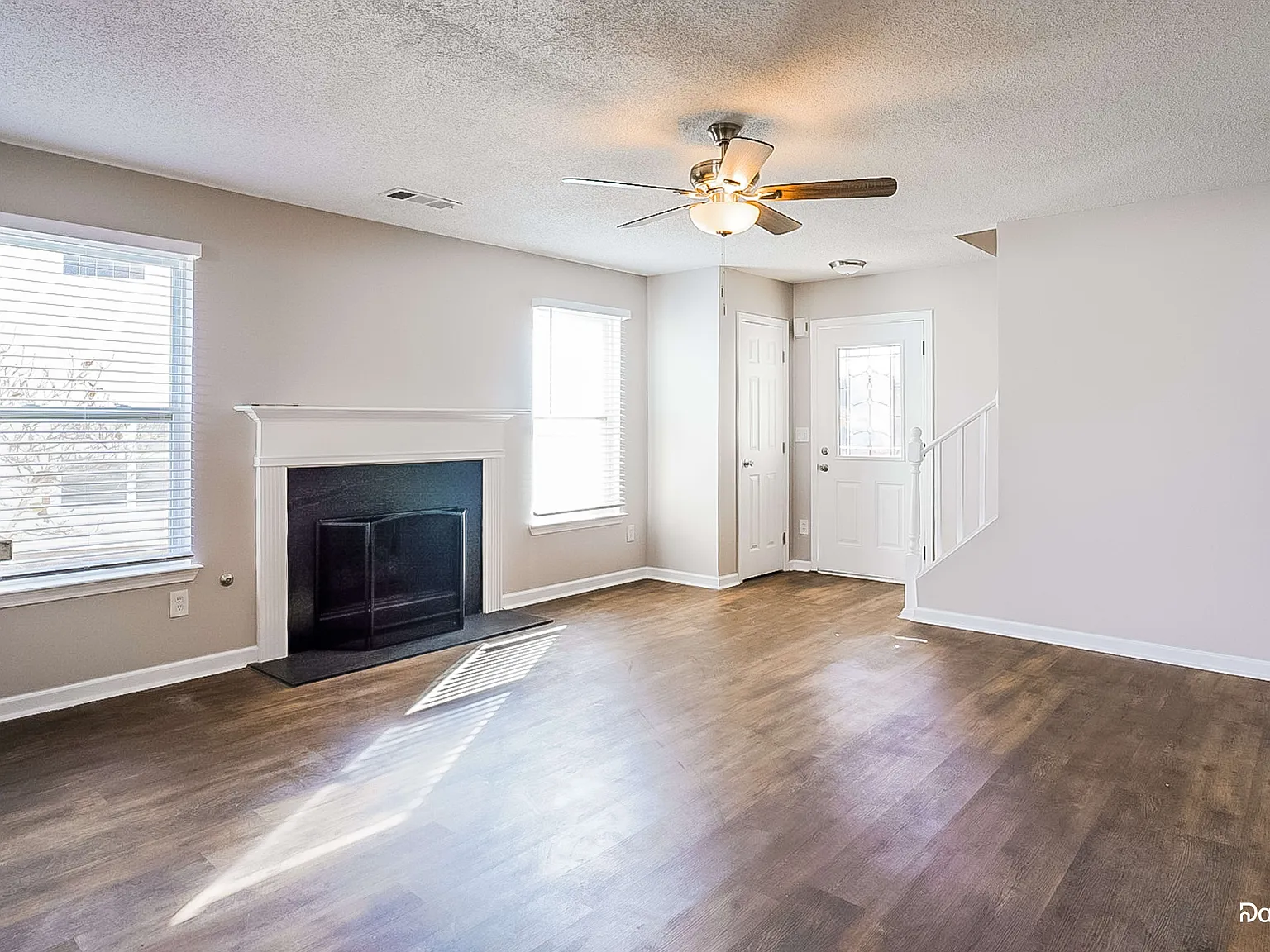 3 bed, 3.0 bath, 2290 sqft, $1,945 — Photo 3