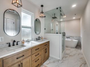 904 Elmwood Ct, Euless, TX 76039